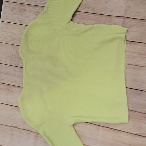 AE Cropped Cardigan - Picture 3 of 4